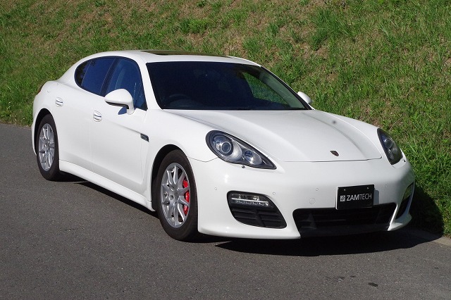 ポルシェ　パナメーラ　白　3.6L