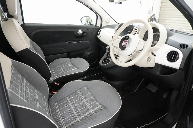 フィアット500　白　1.24L